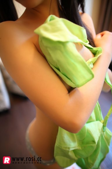 篮球比分|俄军苏30SM战机参加阅兵后座飞行员竟在玩手机(图)(图4) 乐鱼体育